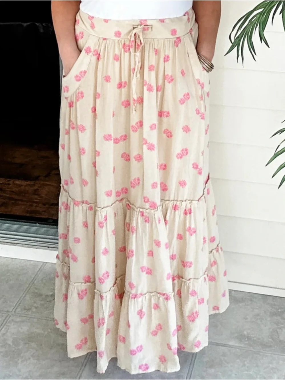 🧴🥯🎀👛Cream Midi Skirt with Pink Floral Print